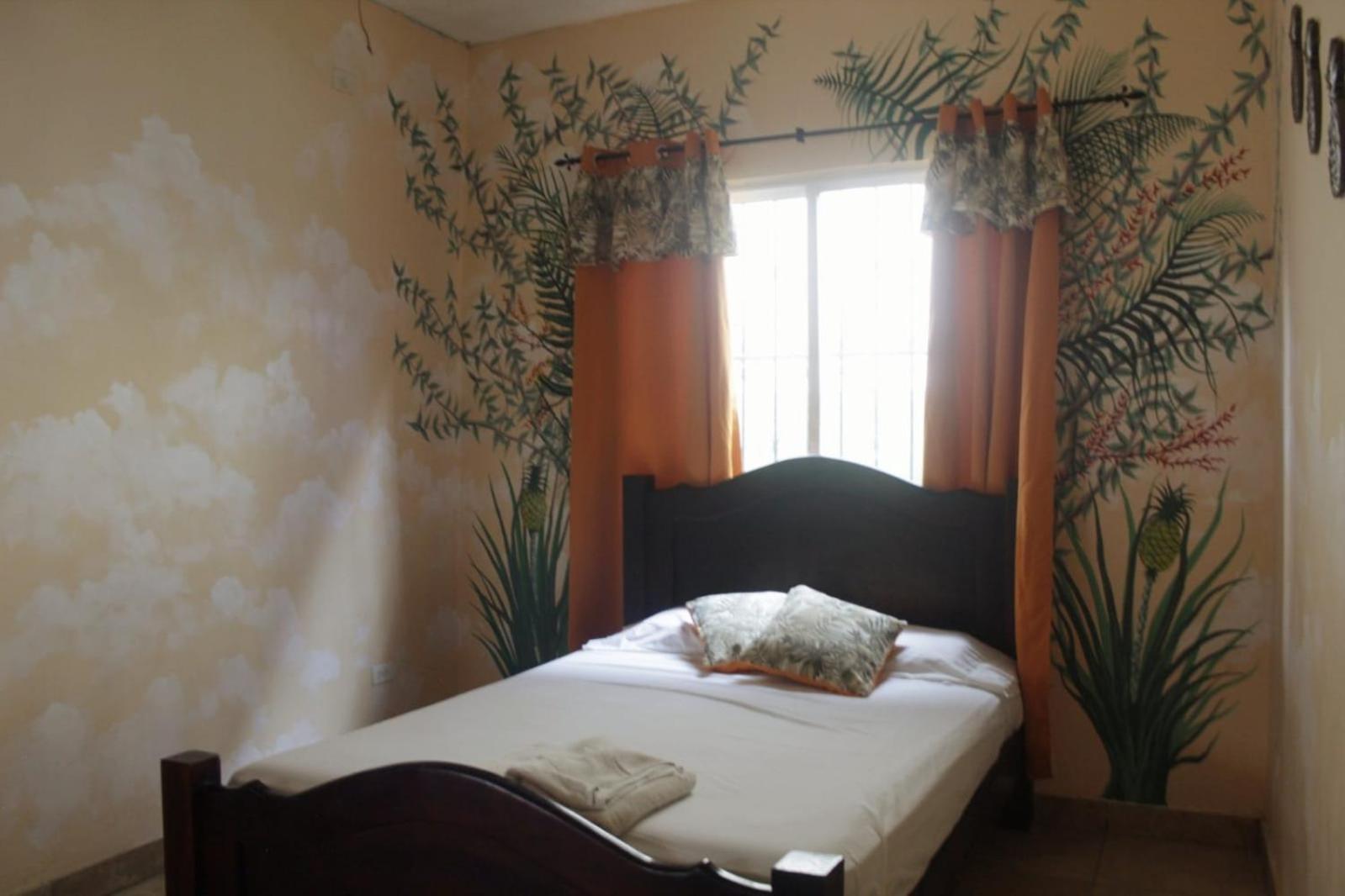 Cataleya Hostel Бокас-дель-Торо Экстерьер фото